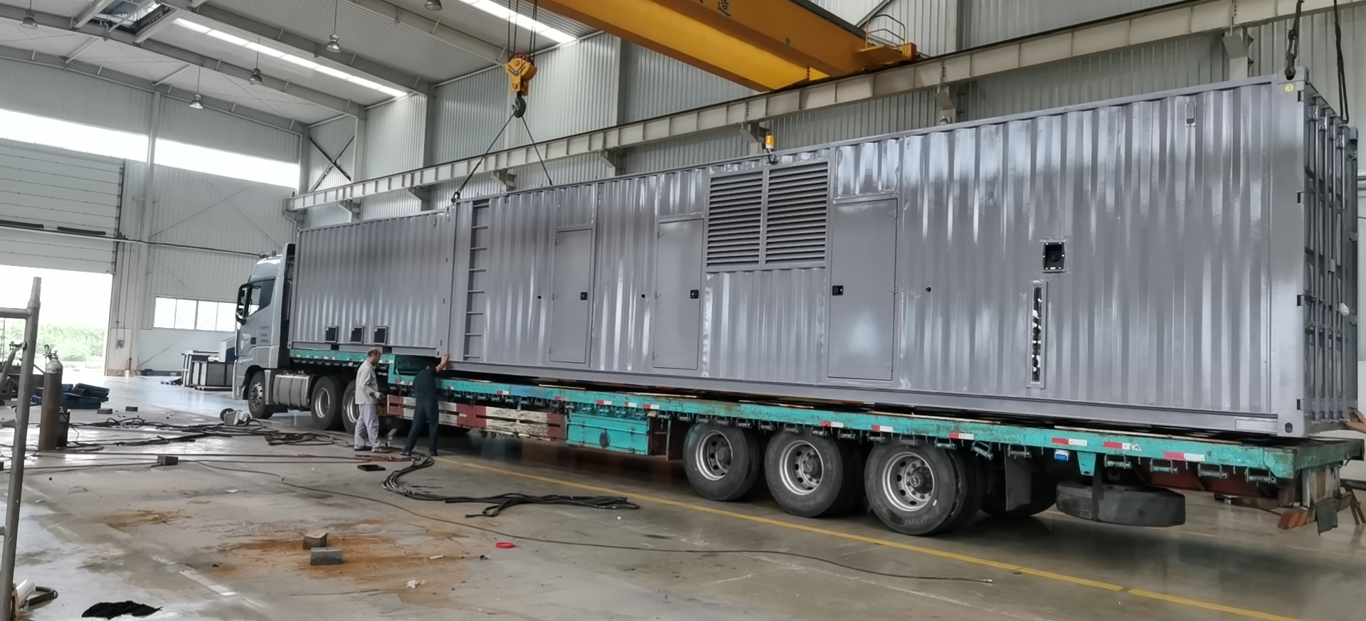 1200KW玉柴集装箱式柴油发电机组现场完美交付